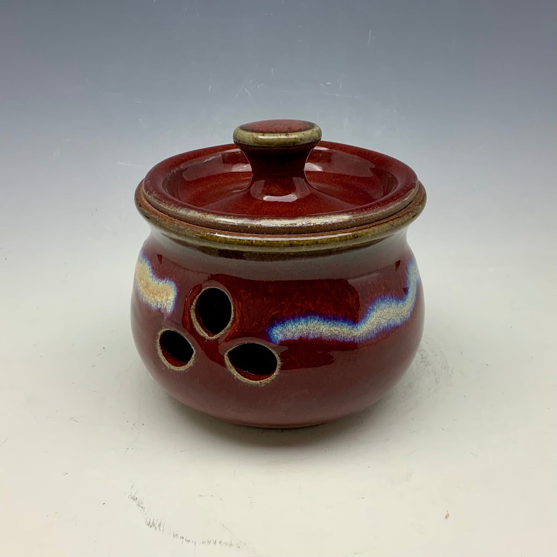Red garlic pot