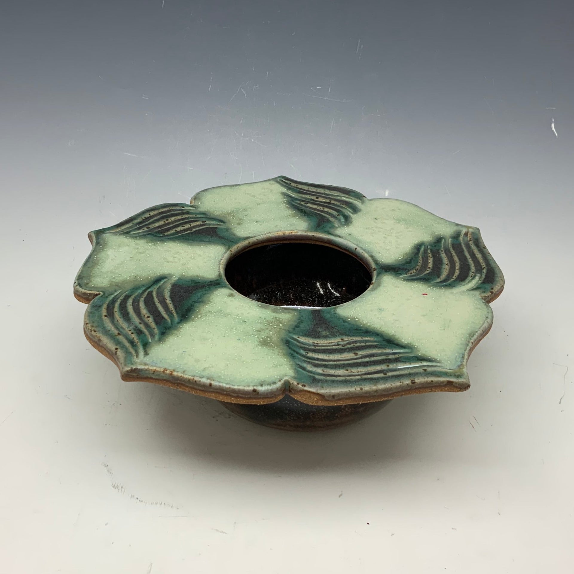 Large tea lotus vase