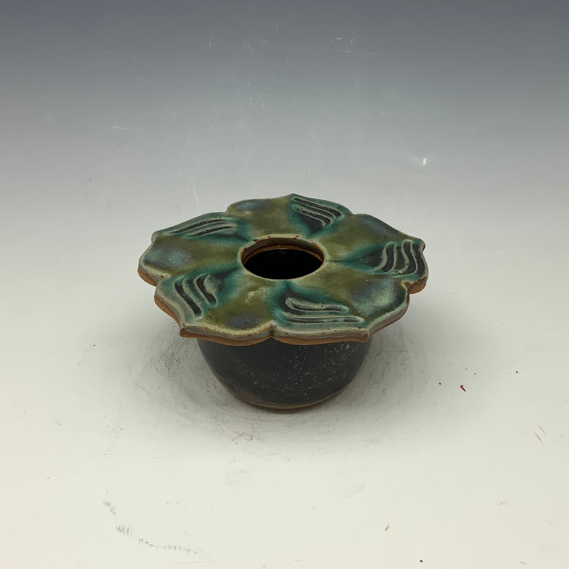 Small te lotus flower vase