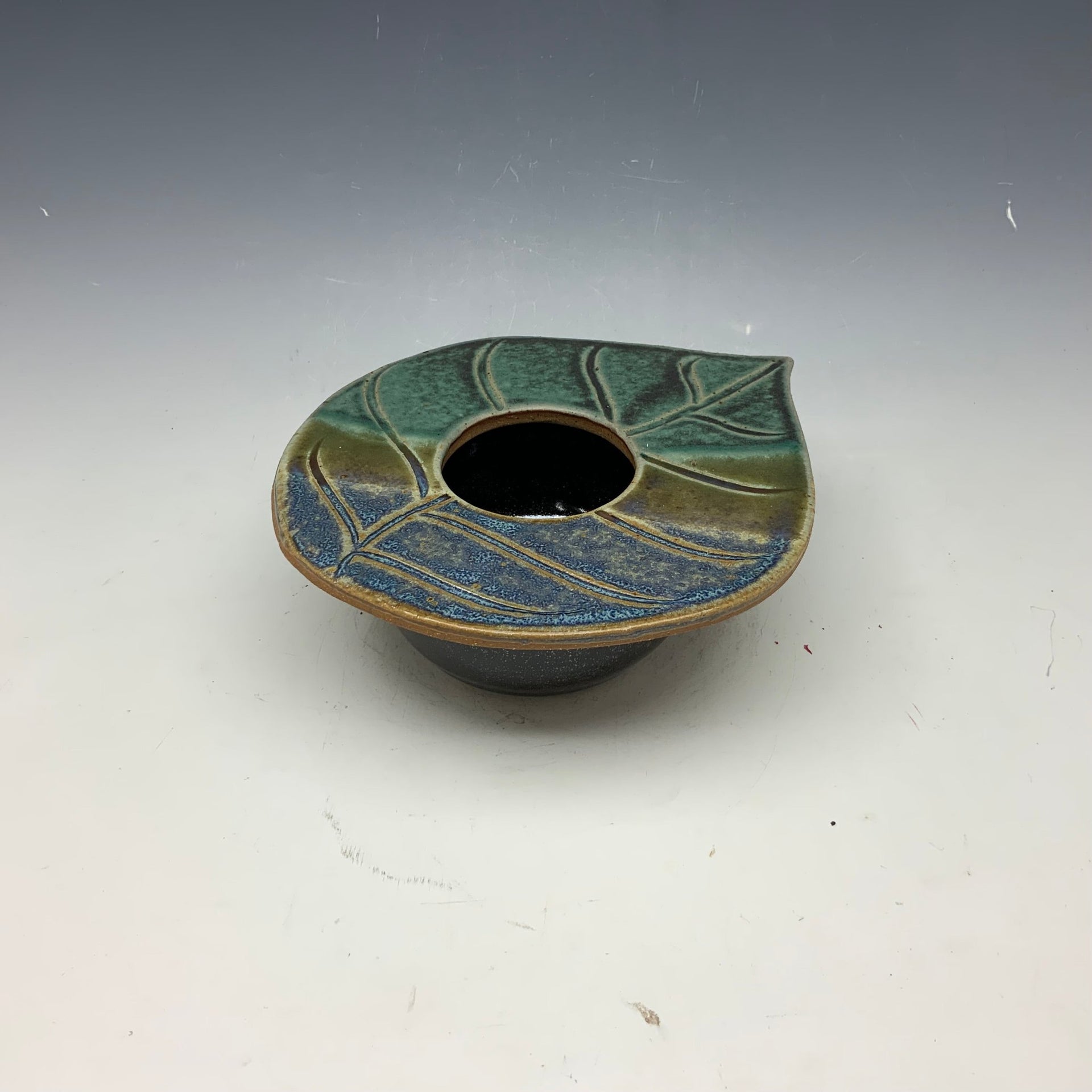 Small  spring leaf flower vase