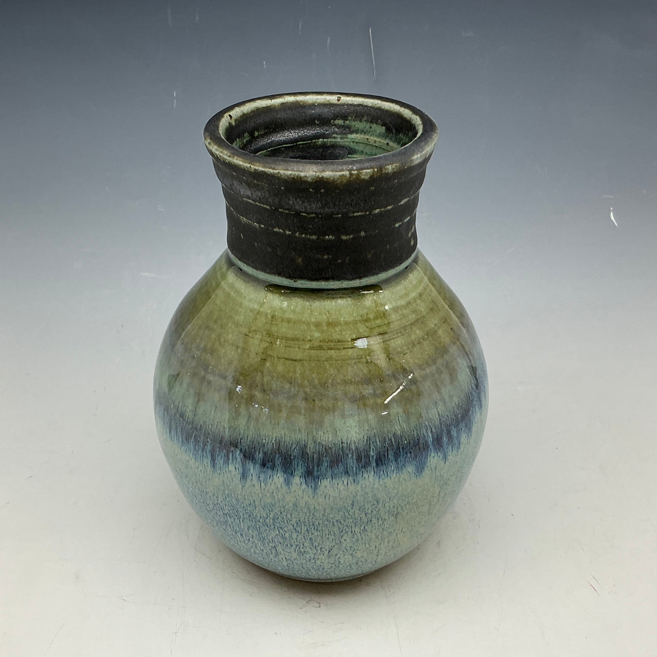 Tea green flower vase