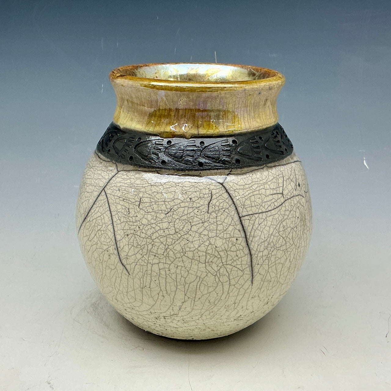 Vase in Gold with white crackle